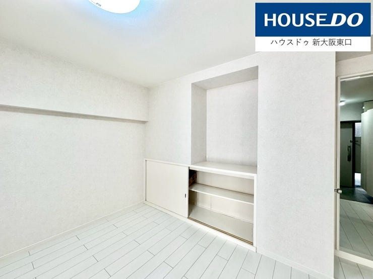 洗濯機は洗面所に置けます。
脱いだものはすぐに洗濯機に放り込めるのは便利です!