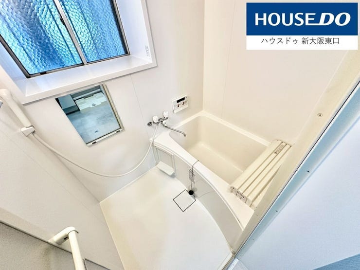 浴室には窓があり、風抜けがよいです