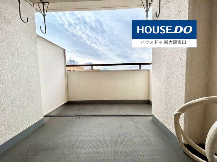 南東向きのバルコニーです。
こちらは、ワイドバルコニーです。