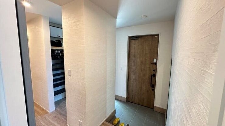 シューズククロークで玄関部分はすっきり。