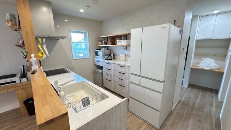 収納充分のキッチン。家事導線も効率的です。