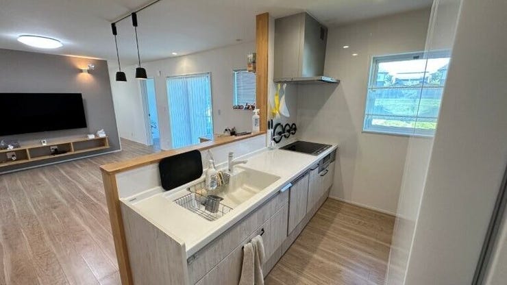 子育て世代にもおすすめできるオープンな対面式キッチン。