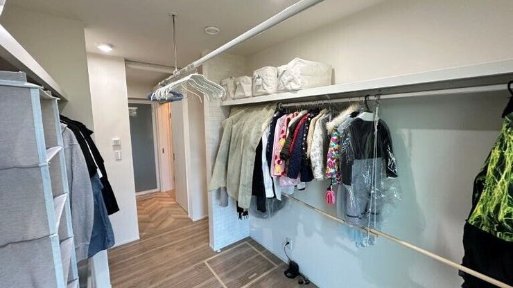 キッチン裏にある収納スペース。ファミリークロークとして、パントリーとしてなど用途はさまざま。