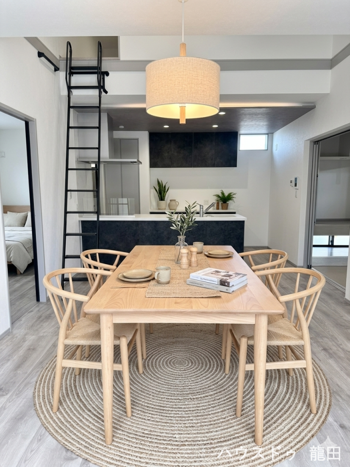 【リビング】
■□■リビング■□■
LDK18.2帖
※家具を入れたイメージ写真です