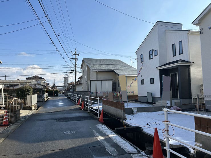 前面道路(西から東)