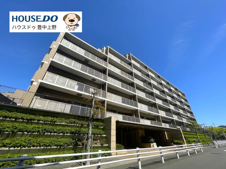 「桃山台」駅から徒歩5分の好立地!「新大阪」や「大阪梅田」、「なんば」駅に直通アクセス可能!目の前には緑豊かな桃山公園があり、お子様やペットにも嬉しい環境となっています!