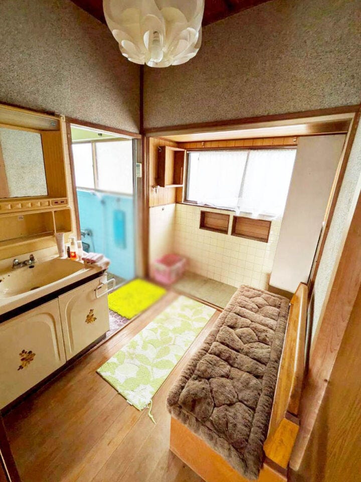 八幡西区中の原1丁目5SLDK 中古戸建♪スーパーまで徒歩約5分♪バス停まで徒歩約6分♪