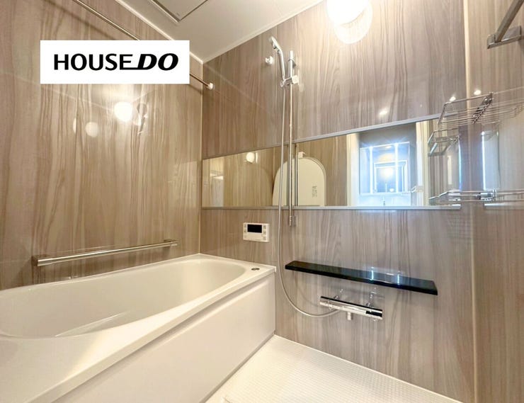 横向きミラーで浴室が広く感じられます♪