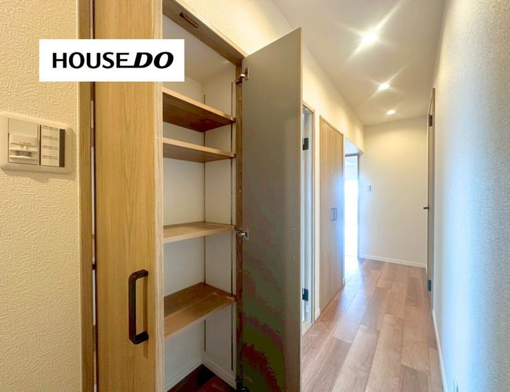 家族みんながアクセスできる廊下収納!