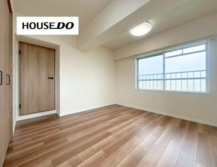 角部屋なので窓が沢山有り、自然光が入ってきます♪