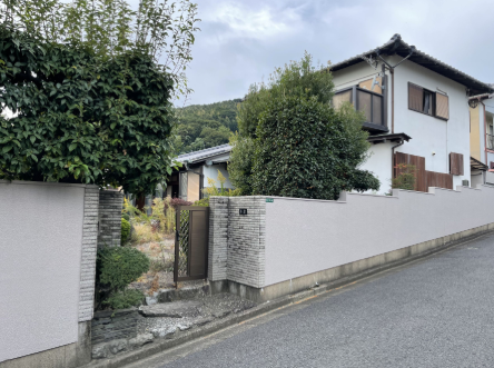 【外観】
閑散とした住宅街にある6DKです♪