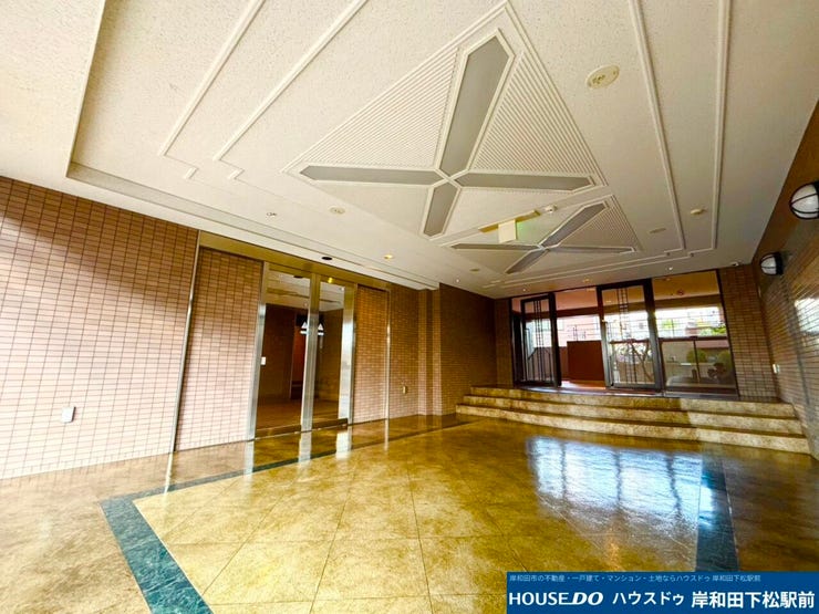 ホテルのような広々エントランス♪