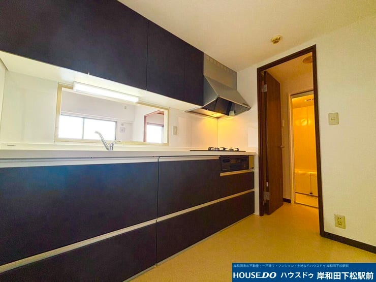 LDKを見渡せるカウンター式キッチンで、家族とのコミュニケーションも取れますね♪