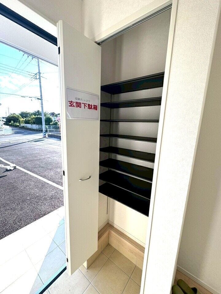 玄関収納もしっかり完備♪