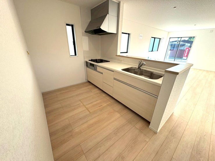 調理スペースがしっかり確保されているので、2人並んでも作業しやすく、毎日の家事がスムーズに。