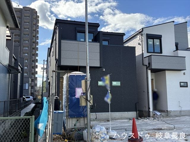 足場が外れました!これから内観が作られていきます。早く内観を見てみたいですね♪