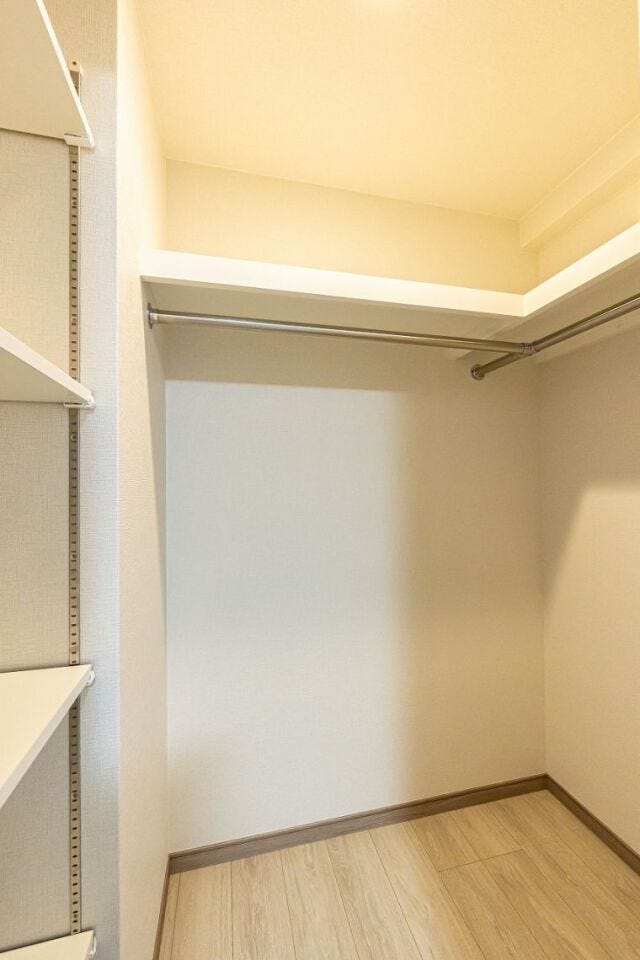 サンクレイドル小岩IIIのウォークインクローゼットです