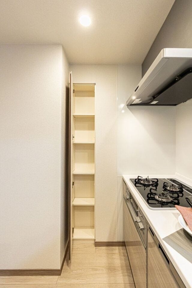 サンクレイドル小岩IIIのキッチン収納です