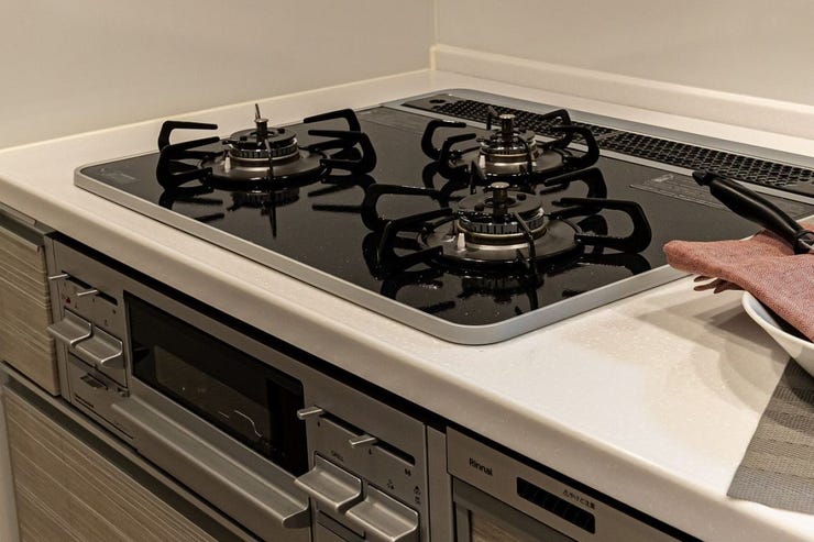 サンクレイドル小岩IIIの三口コンロです