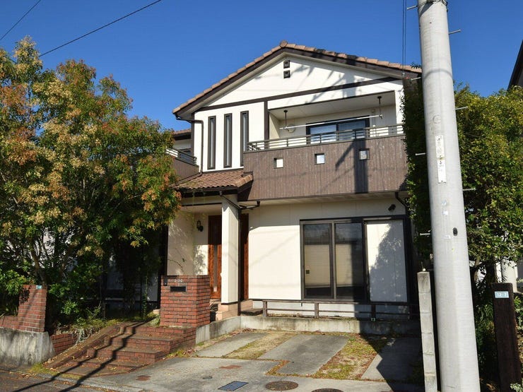 【外観】
外観を南東側より撮影