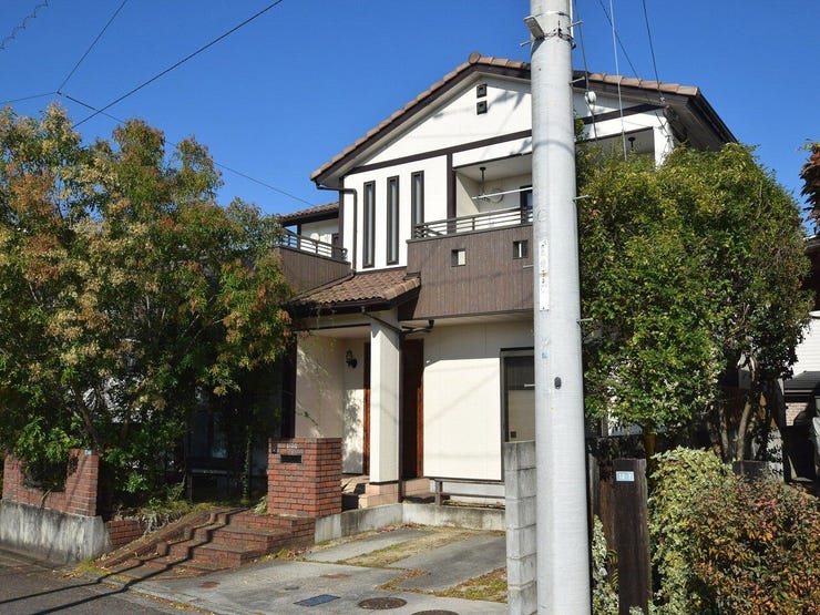 外観を南東側より撮影