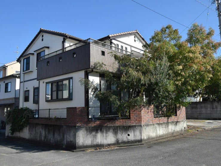 外観を南西側より撮影