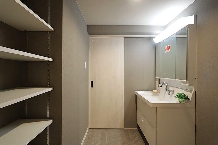 洗面スペースはゆったり
家族で並んで身支度ができますよ