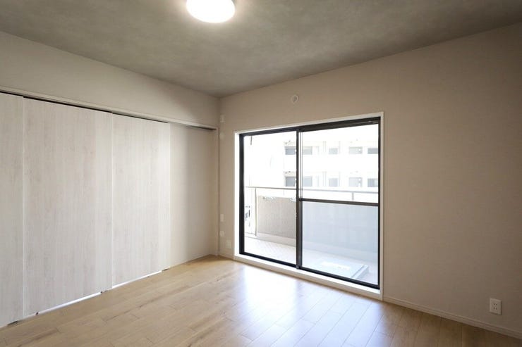 洋室
すべてのお部屋でクロスの張替、フローリングの張替を行っています。