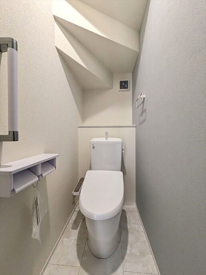 【同社施工例】
2箇所あるトイレは快適な温水洗浄便座付き