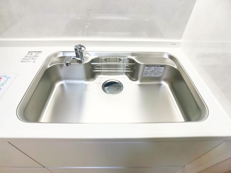 シンプルで扱いやすいキッチン。料理初心者からご家族の多い方まで安心して使える仕様です。
(撮影日:2025-11-17)