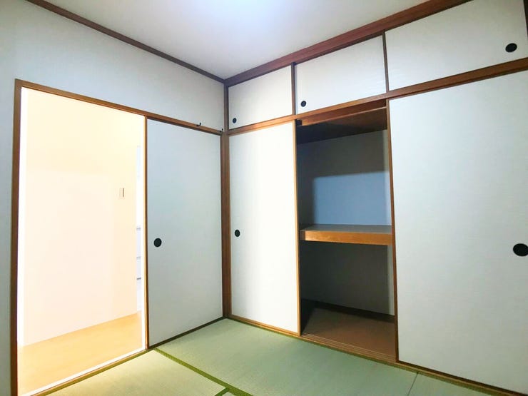 畳の香りが心地よい和室。くつろぎの時間をゆったり過ごせる癒しの空間です。
(撮影日:2025-11-17)