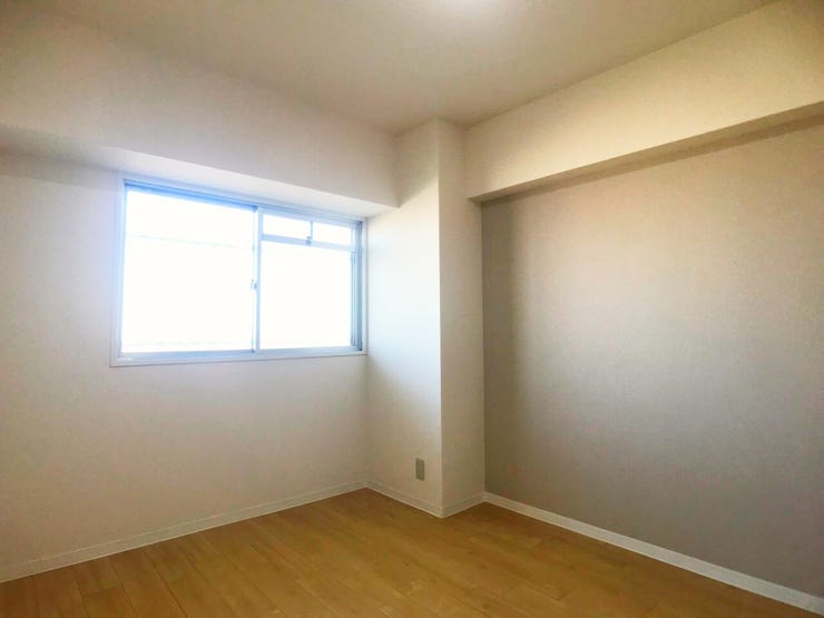 家具が置きやすいレイアウトの寝室。快適な休息時間をしっかり確保できます。
(撮影日:2025-11-17)