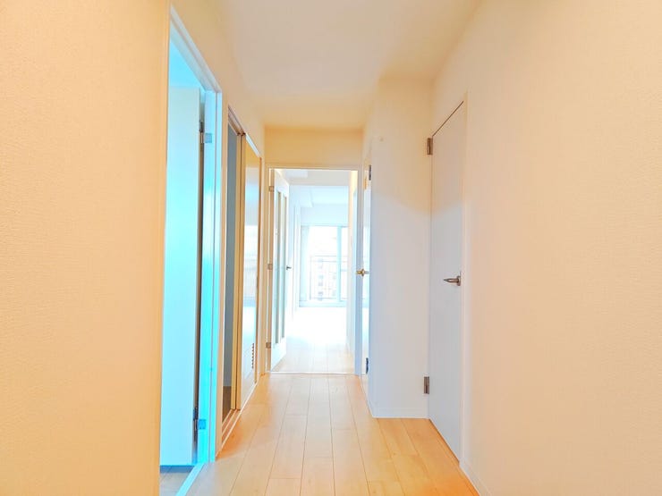 すっきりとした廊下で動線がスムーズ。住まい全体を広く感じられるゆとりのある空間です。
(撮影日:2025-11-17)