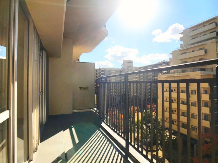 風通しの良いバルコニーは、天気の良い日にはちょっとしたリラックス空間にも。
(撮影日:2025-11-17)