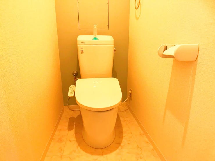 清潔感のあるトイレ空間。落ち着いた色合いで毎日快適に使えます。
(撮影日:2025-11-17)