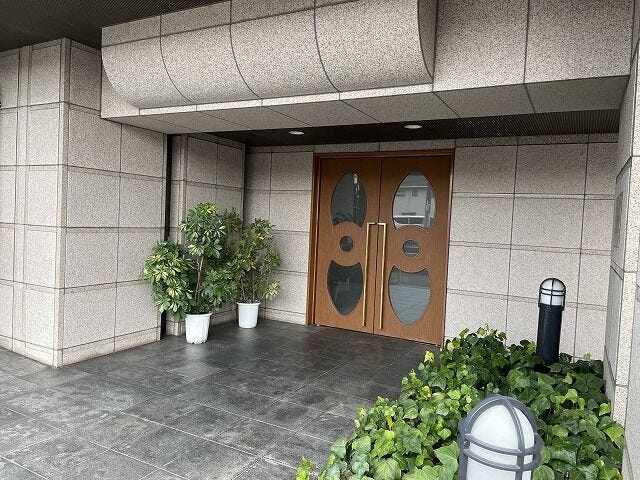 収納の充実洋室のWICに加え、和室の「押入」や廊下の「収納」が2箇所あり、荷物が多い家庭でもスッキリ暮らせる設計です。バルコニーに「トランクルーム」があるのも、アウトドア用品などの保管に非常に便利です