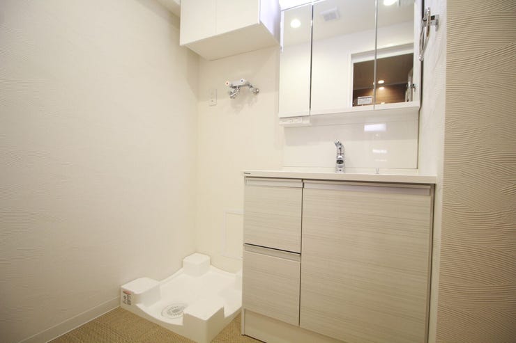 広々とした洗面所!水回りが一か所に固められているため、家事動線も良好です♪