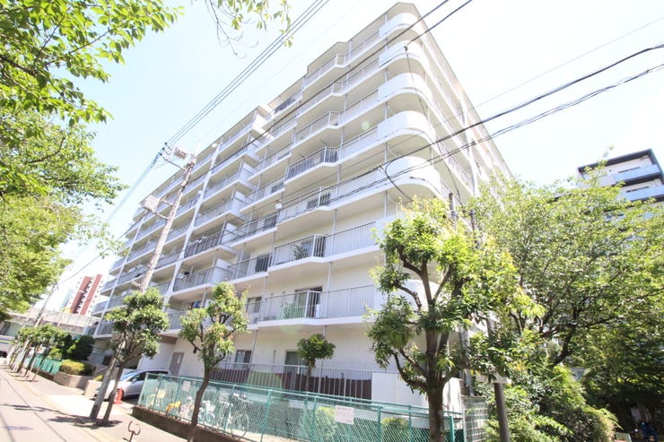 【外観】
ここから始まる「日常」は家族にとって大切で貴重な時間…だからこそ、少しでも豊かに、少しでも快適に。そんな想いから生まれた本邸宅は、これから先のお住まいをきっと支えてくれるはずです。