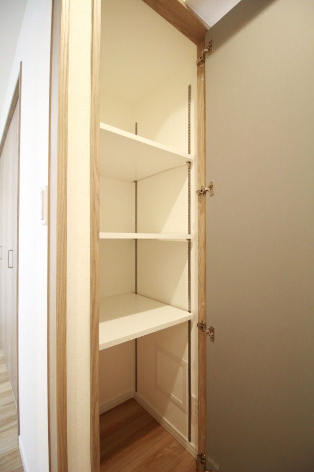 お掃除用品や日用品の収納に大変便利です。