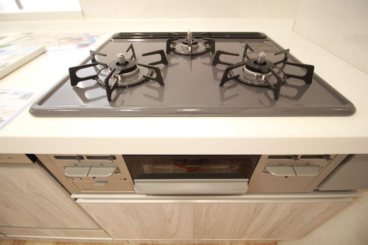 【3口コンロ】毎日料理をする方やたくさんの量を作る必要がある方々にとっては必須条件ですね!