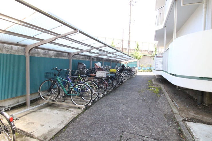 駐輪場はうれしい屋根付き♪