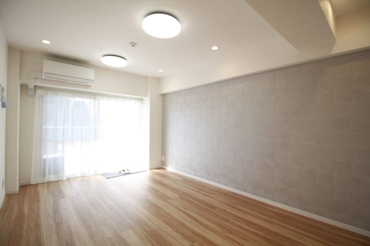 ダイニングテーブルやTVボード等ゆとりを持って配置できる広さです。家具のレイアウトも新生活スタートの楽しみの一つですね。