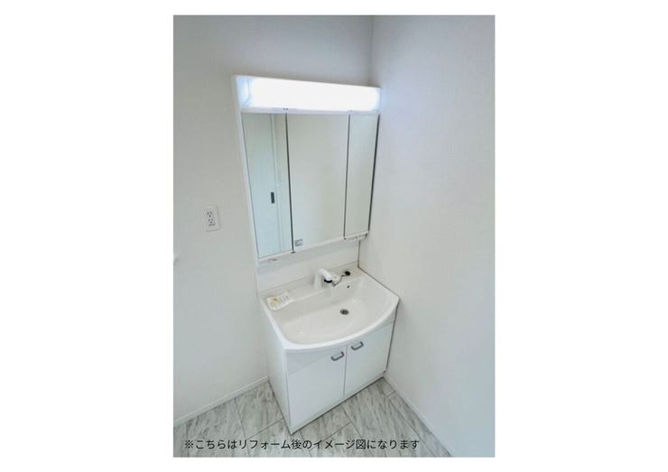 中古戸建のリフォーム完成イメージ。キッチンや浴室などの水回りを中心に、内装材や建具を新しくすることで、現代の暮らしに合う快適な住まいへ。綺麗に整えられた空間で、新築のような住み心地を感じられます。