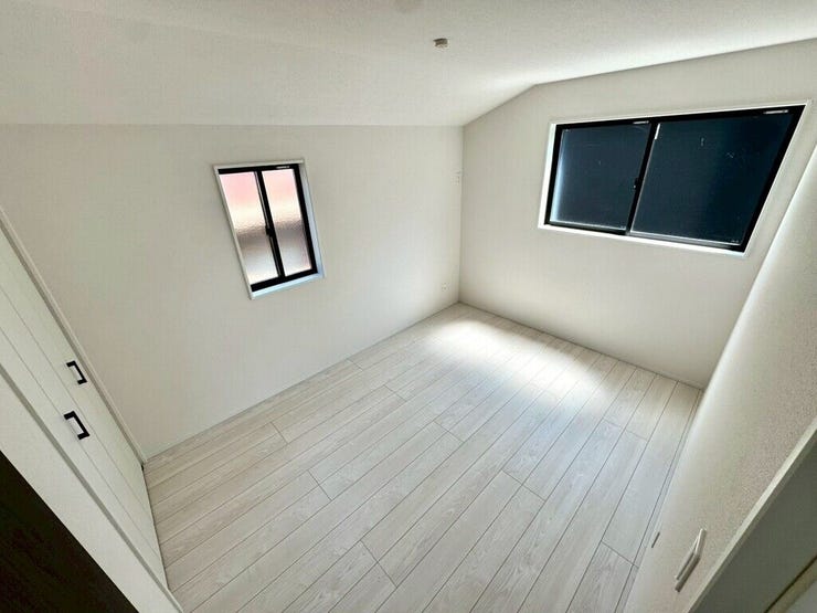 【Bedroom】ベッドとデスクを置いてもゆとりのある、使い勝手の良い広さの洋室です。