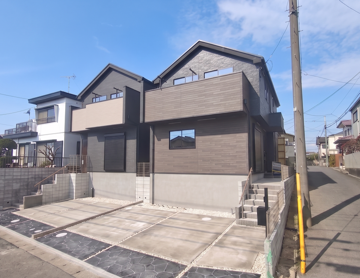 【Exterior】角地ならではの明るさと風通しの良さが魅力。周囲にゆとりがあり、開放感のある暮らしを叶えます。