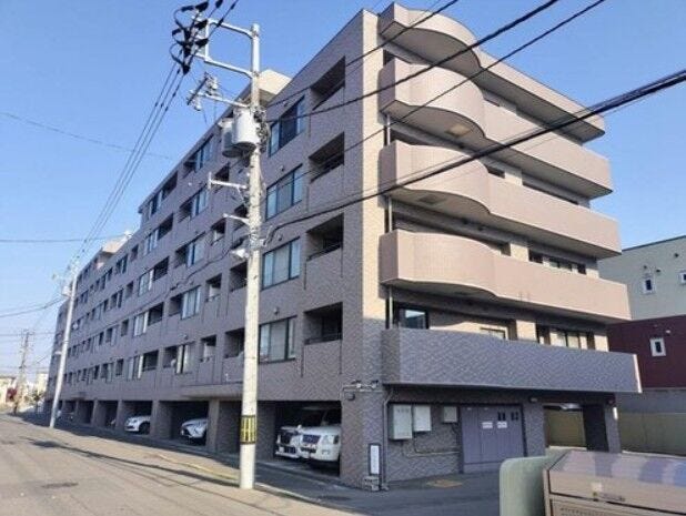 【外観】
外装:2014年1月に大規模修繕済で管理が行き届いていて綺麗です。