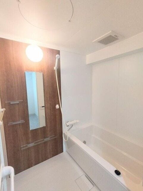 広々、使いやすい浴室