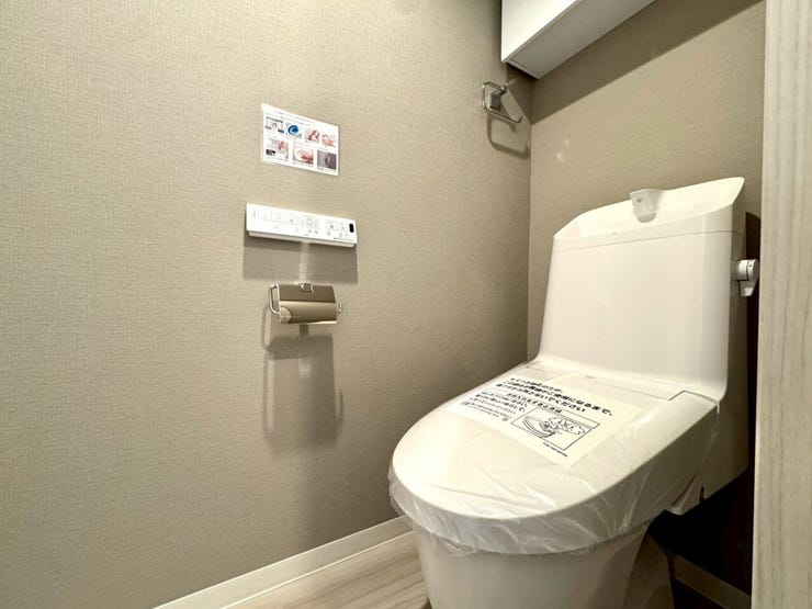 【Toilet】清潔感があり、落ち着いたデザインのトイレ。家族みんなが快適に使えます。