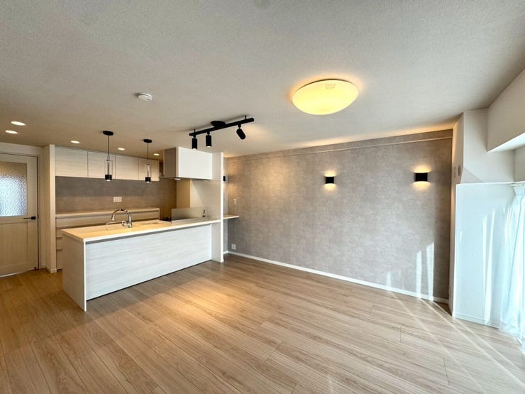 【Living】広さと明るさにこだわったリビング。家族とのコミュニケーションが弾む空間です。