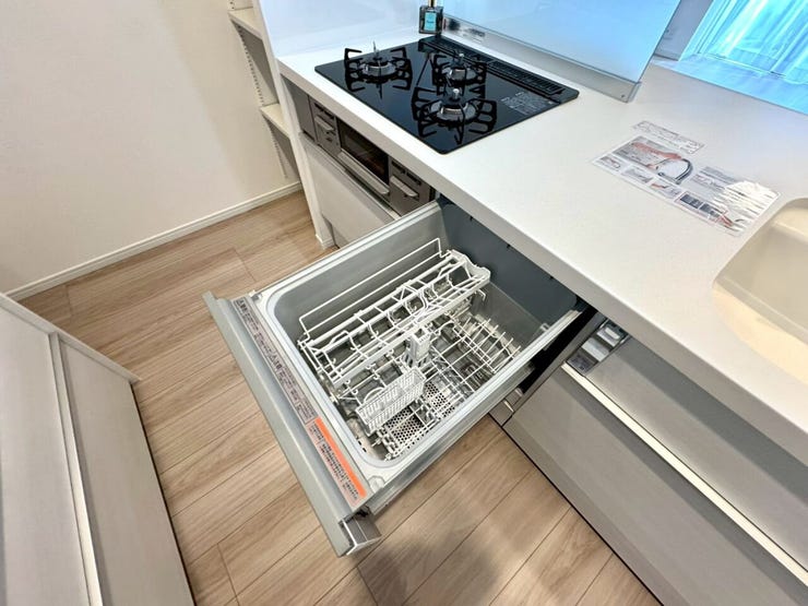 【kitchen】家事の時短に便利な食洗機付き。手洗い不要で毎日の負担を軽減します。